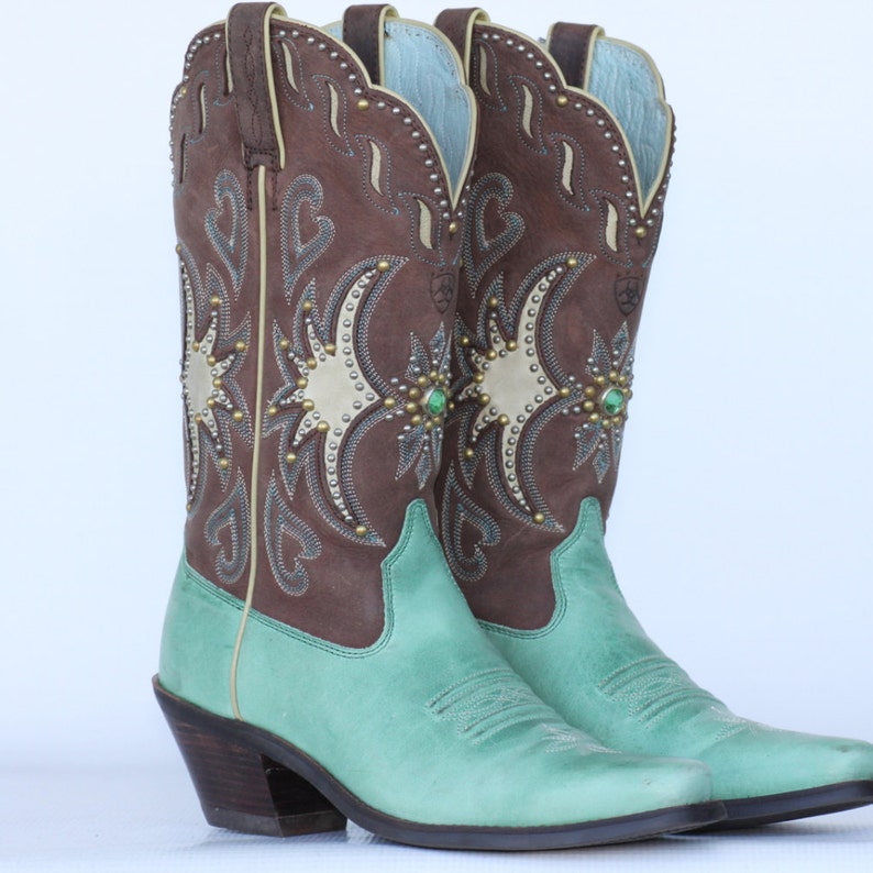 Women's NEW Beautiful one of a Kind Ariat Ladies Cowboy