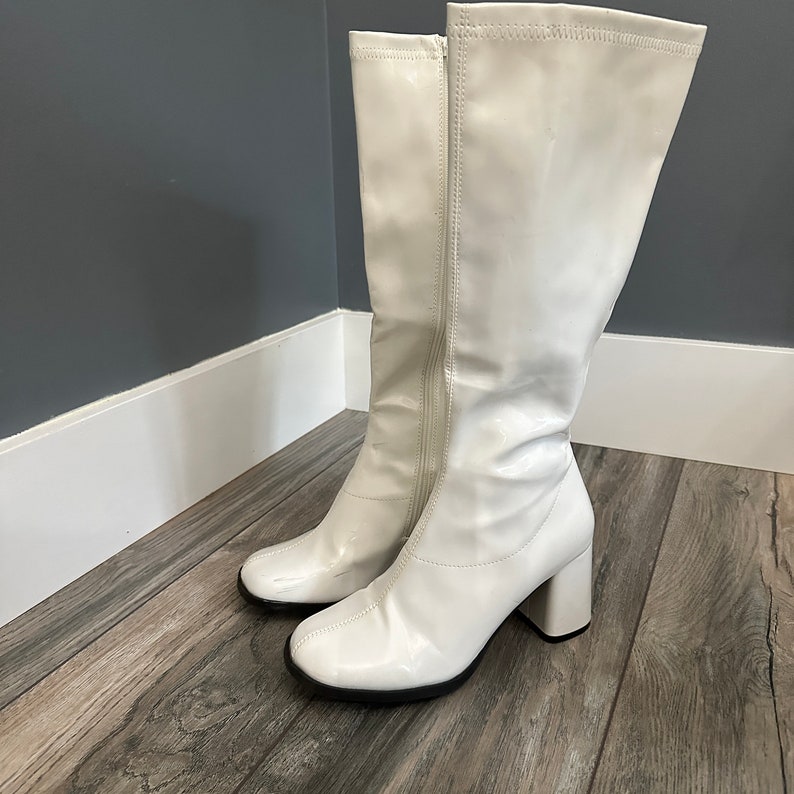 Women's Vintage Go Go Boots 70s Style Square Toe Square Heal White