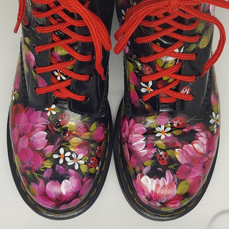 Women's Hand Painted Vintage Dr. Martens pankow