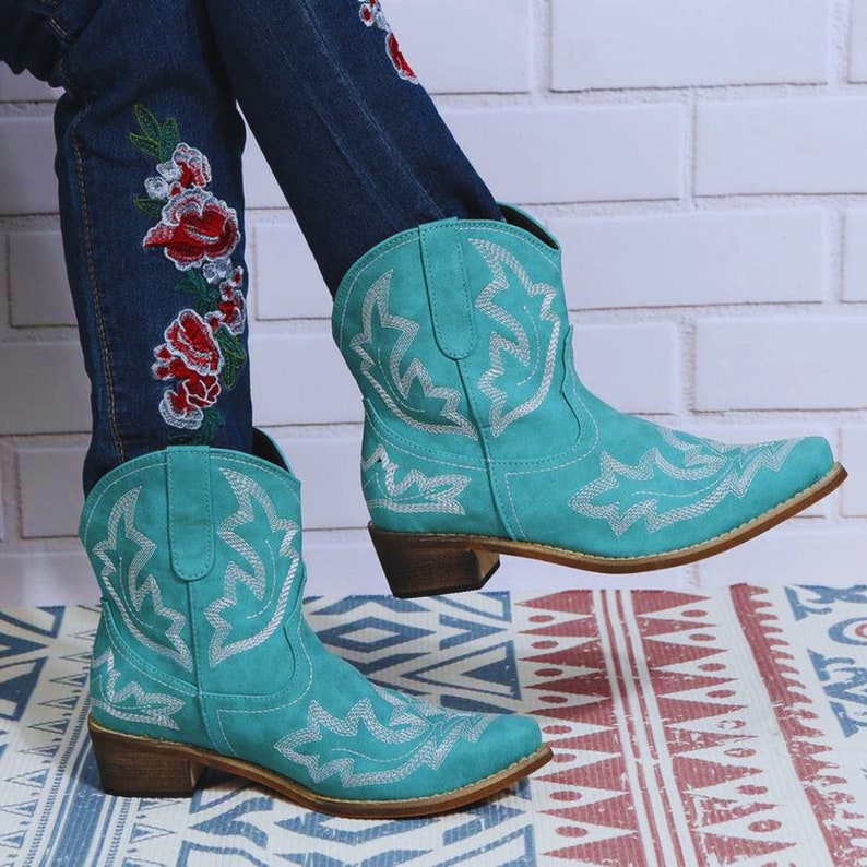 Women's Cowboy Boots Western Boots Solid Color