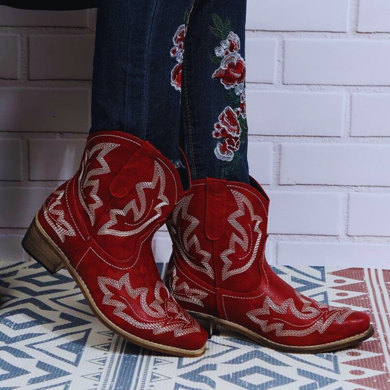 Women's Cowboy Boots Western Boots Solid Color