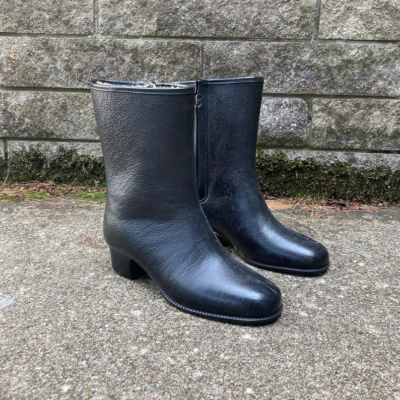 Women's Size 6 W 1970s Rain Booties