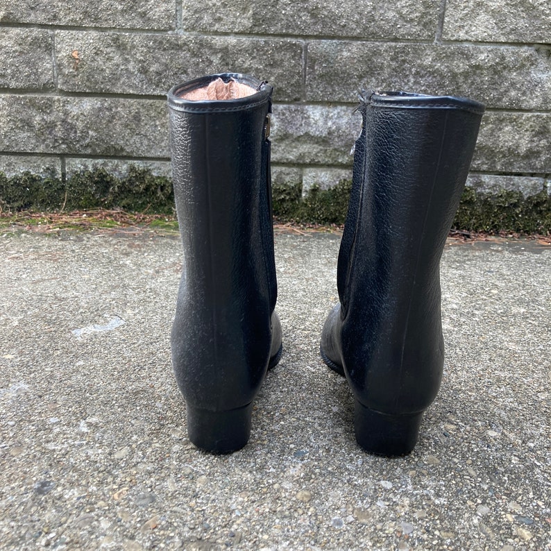 Women's Size 6 W 1970s Rain Booties