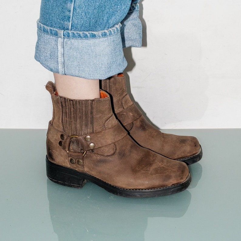 Men's Vintage Western Style Leather Ankle Boots in Brown