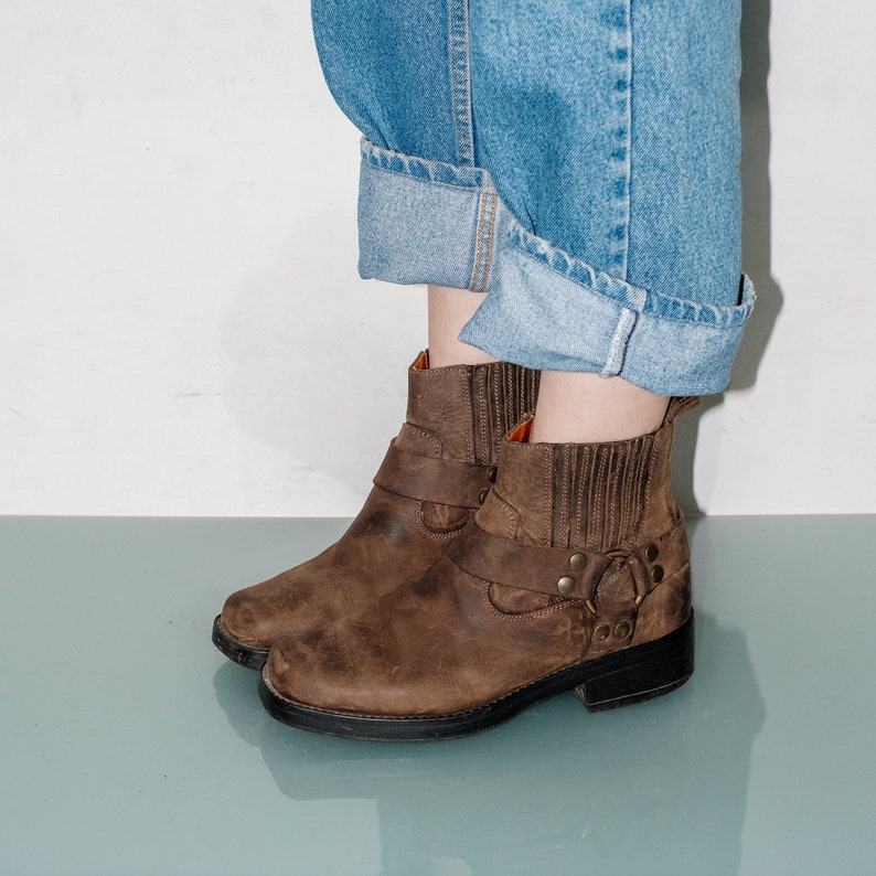 Men's Vintage Western Style Leather Ankle Boots in Brown