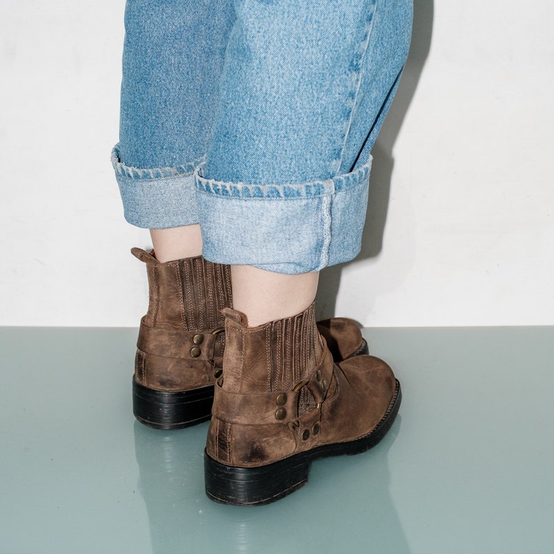 Men's Vintage Western Style Leather Ankle Boots in Brown