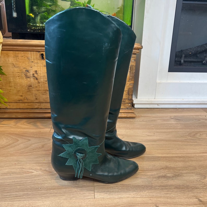 Women's Vintage 1980's or 90's Green Leather Boots Tassel