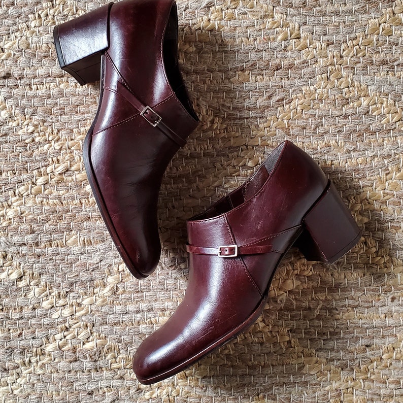 Women's 90s Walnut Brown Ankle Boots / 1990s Block Heel Booties /