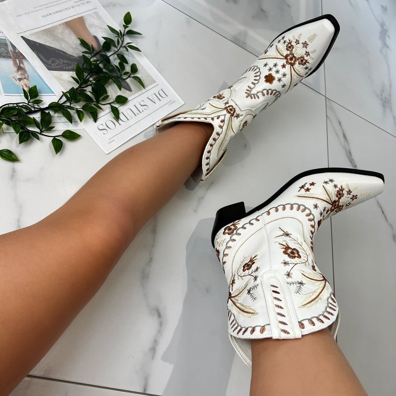 Women's Cowboy Western Cream Ankle Boots