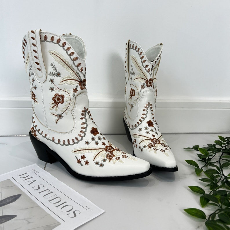 Women's Cowboy Western Cream Ankle Boots