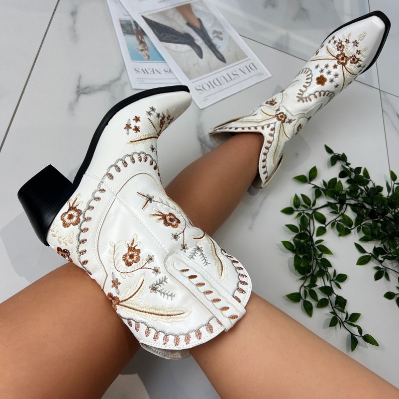 Women's Cowboy Western Cream Ankle Boots