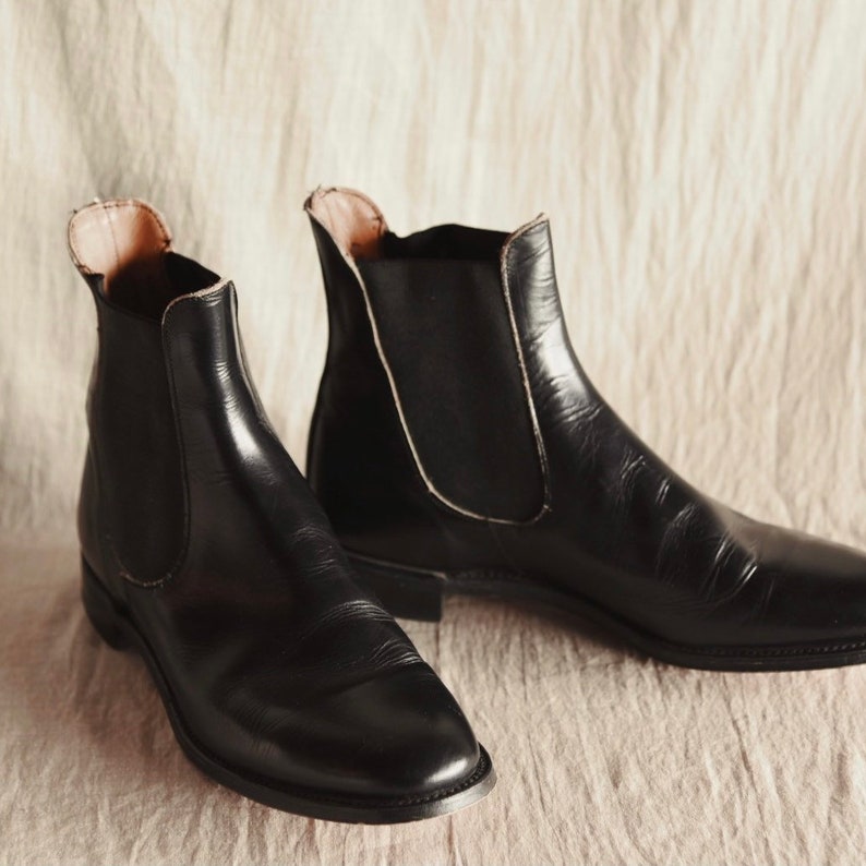 Women's Vintage Marlborough England Chelsea Boots