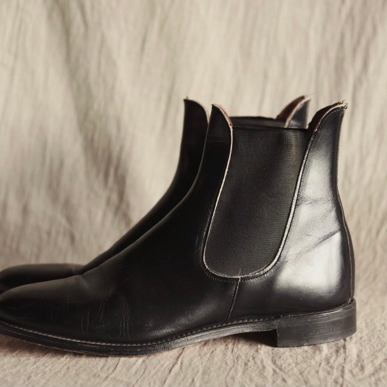 Women's Vintage Marlborough England Chelsea Boots